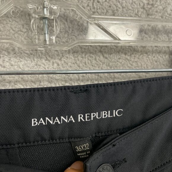 Banana Republic Men's Size 36/32 Black Flat Front Black Tech Pants - Picture 4 of 7